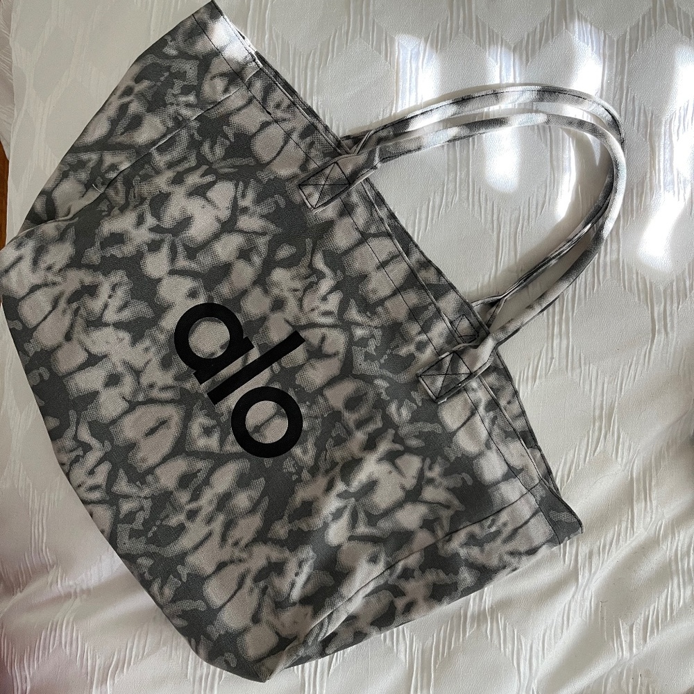 Alo Tote